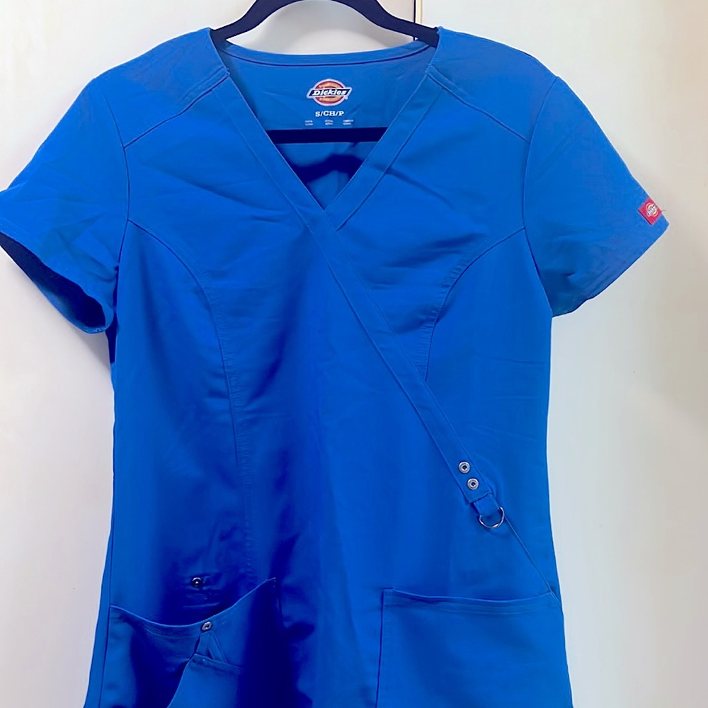 Dickies set lagoon blue scrubs and Careisma scrub jacket